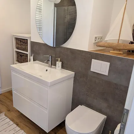 - Mit Kanal-blick Emden